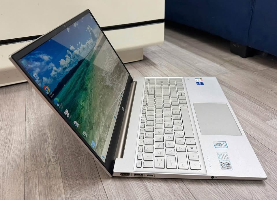 HP Pavilion 15 IPS Ports
