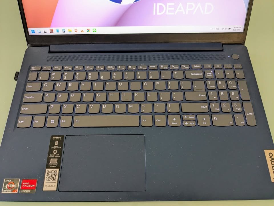 Lenovo IdeaPad Slim 3 IPS Keyboard View