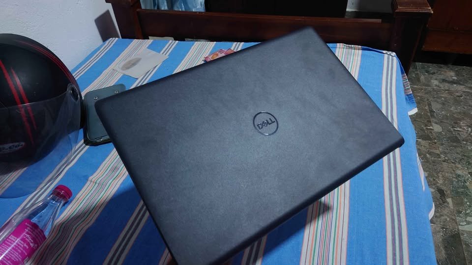 Dell Inspiron 3530 backside