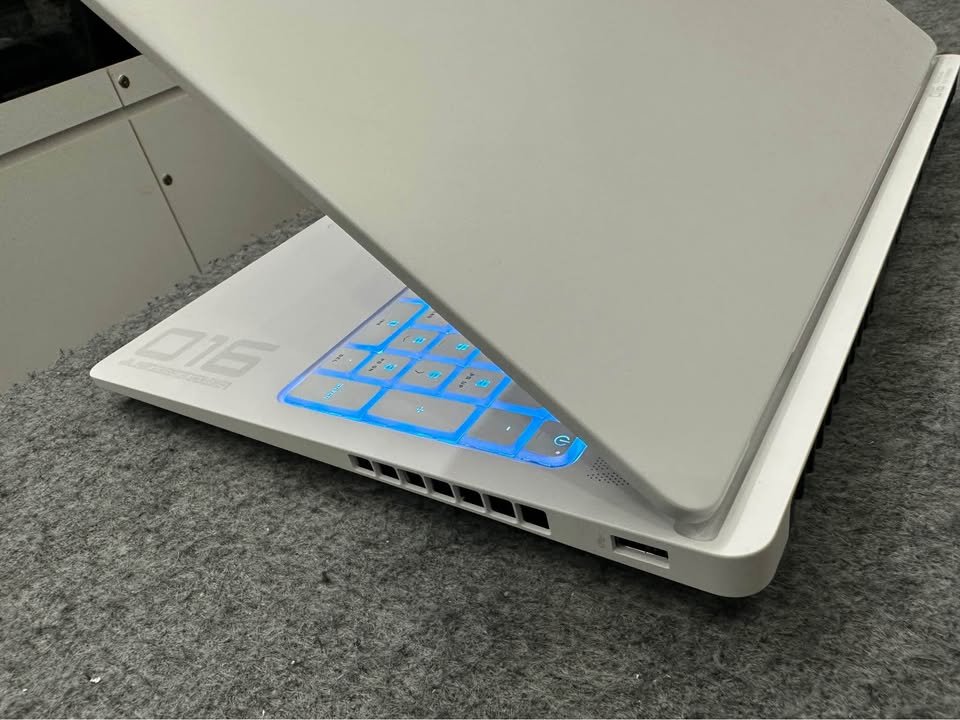 HP Omen Intel Core Ultra 9 285H ports
