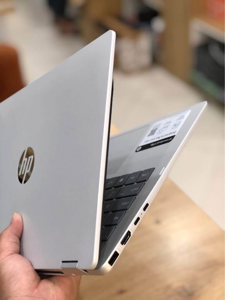 HP OmniBook 5 OLED Ports