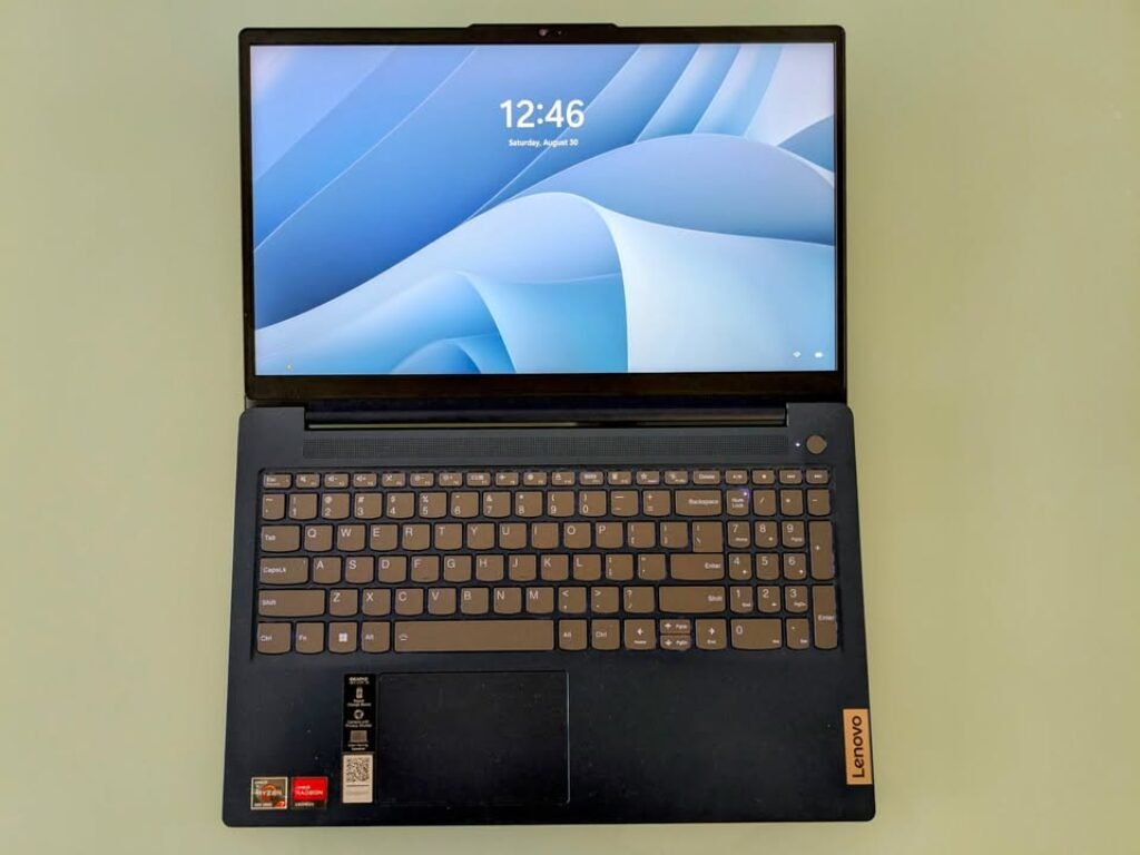 Lenovo IdeaPad Slim 3 AMD Ryzen 7 hinge 180 degree