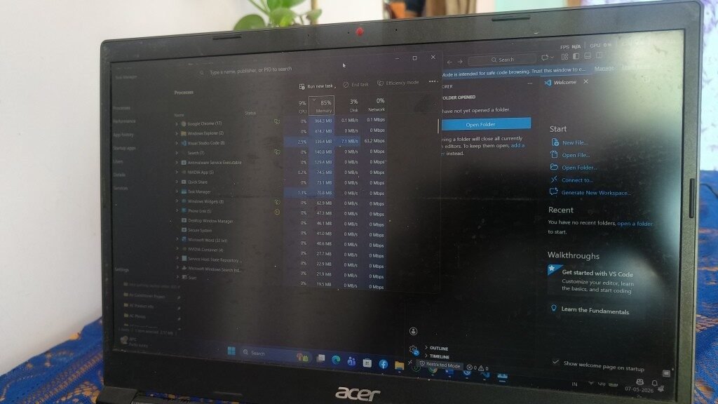 A laptop screen displaying the Windows Task Manager processes and apps, showing the current apps RAM usage percentage at 85% on an 8 GB RAM system. The usage breakdown highlights high Google Chrome usage at 964.3 MB and VS Code RAM usage at 339.4 MB.